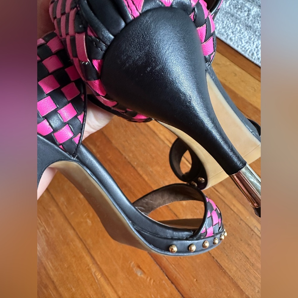 New BEAUTIFUL Givenchy Stylish Pink and Black Women's Heels - Picture 14 of 15